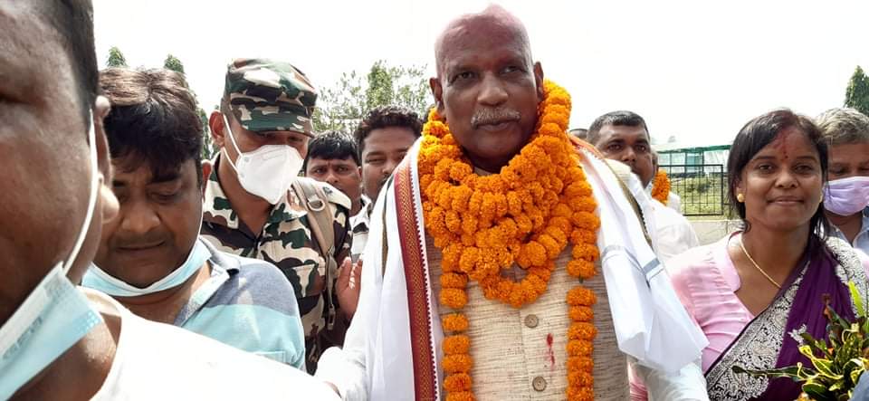 कृषि तथा पशुपन्छी विकास मन्त्री महेन्द्र राय यादवलाई जनकपुर एयरपोर्टमा भव्य स्वागत