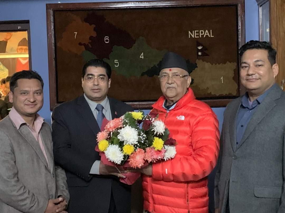 पूर्व मन्त्रि एकनाथ ढकालद्वारा एमाले अध्यक्ष ओलीलाइ बधाई 