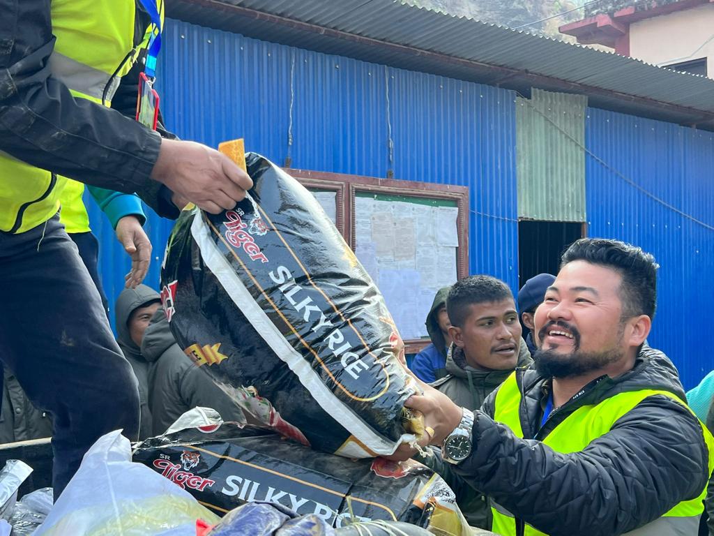 एनआरएनएद्धारा जाजरकोट र रुकुम पश्चिममा राहत वितरण