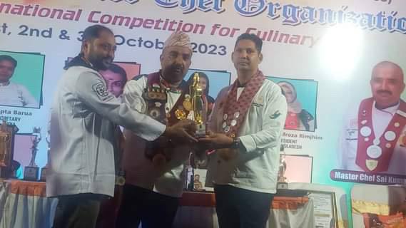 व्यावसायिक  सेफ थापा सिल्भर ह्याट अवार्डबाट  सम्मानित