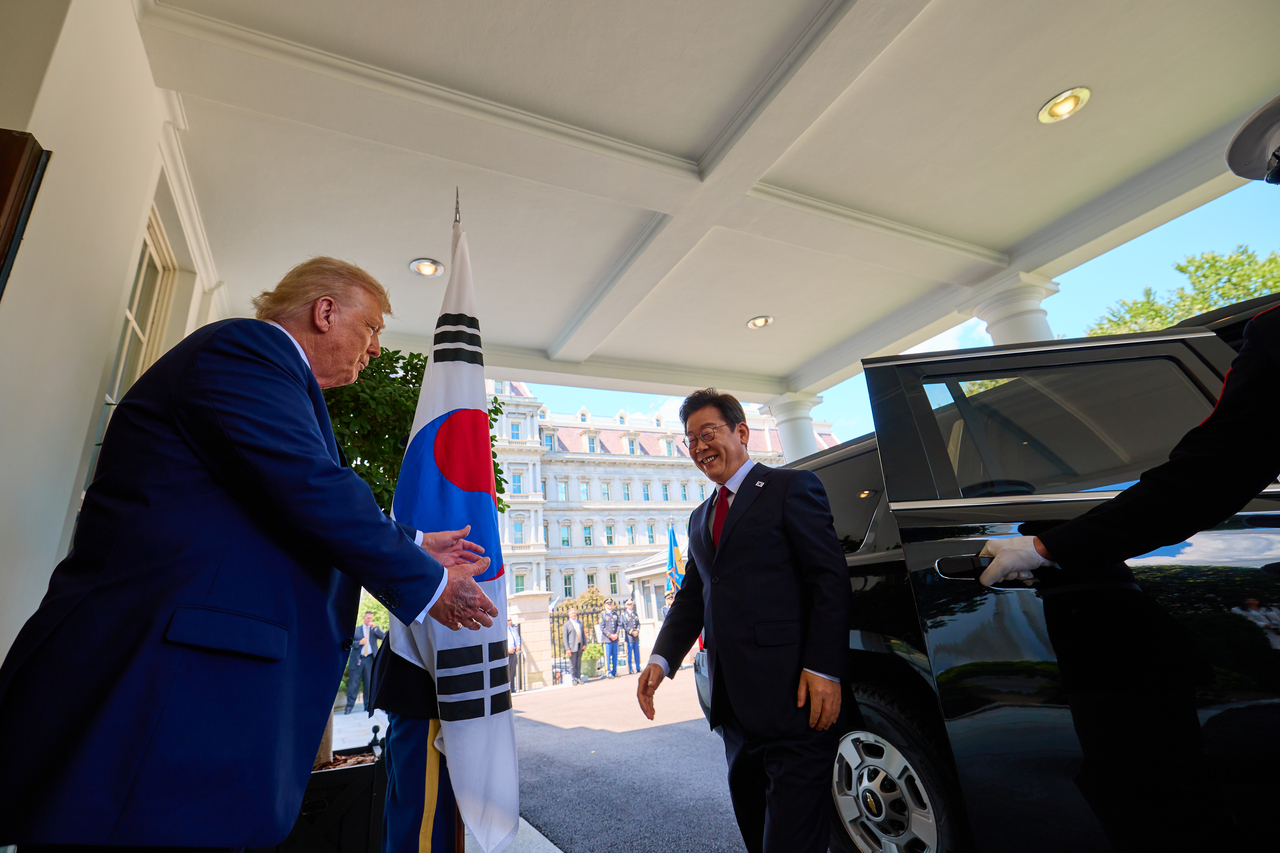 ट्रम्पको 'टेम्पर' साम्य पार्ने कोरियन राष्ट्रपति!